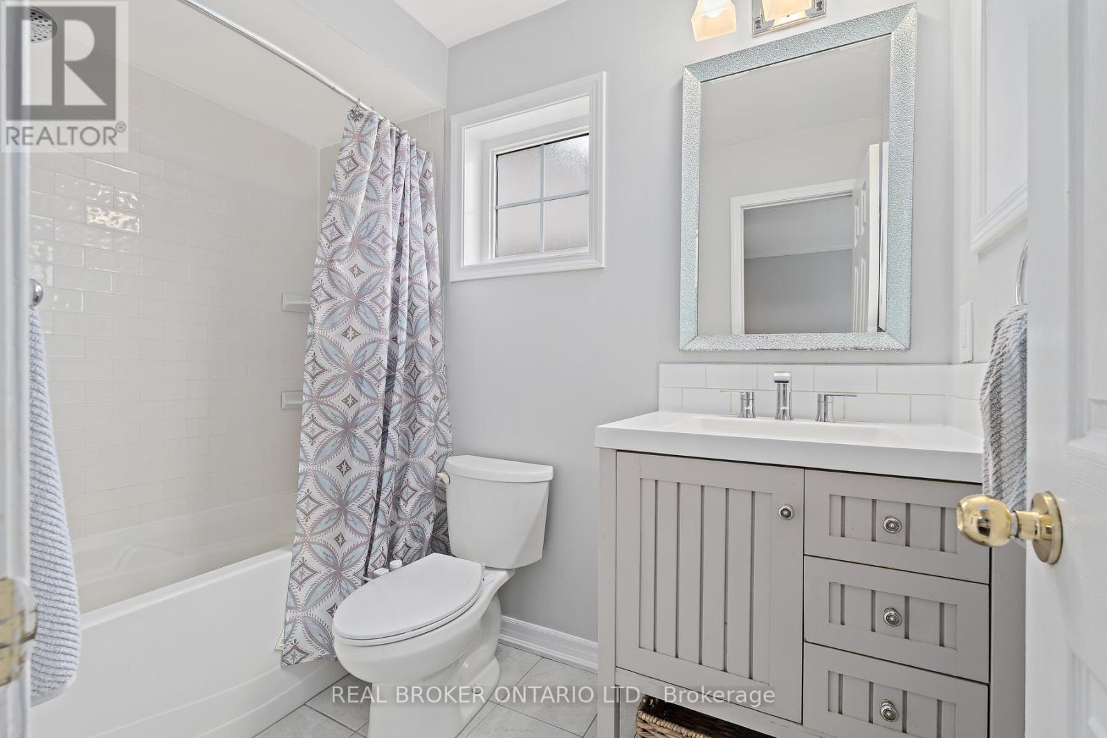 42 - 42 Palomino Trail, Halton Hills (Georgetown), Ontario  L7G 6E9 - Photo 11 - W12987312