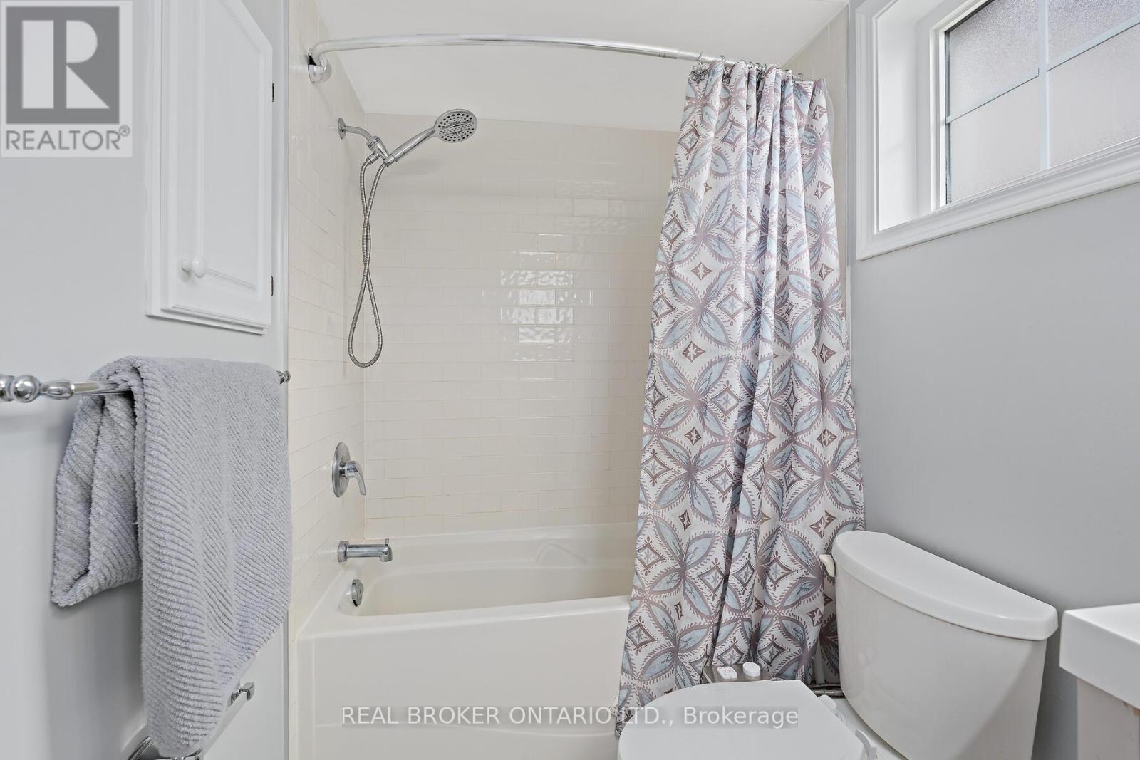 42 - 42 Palomino Trail, Halton Hills (Georgetown), Ontario  L7G 6E9 - Photo 12 - W12987312