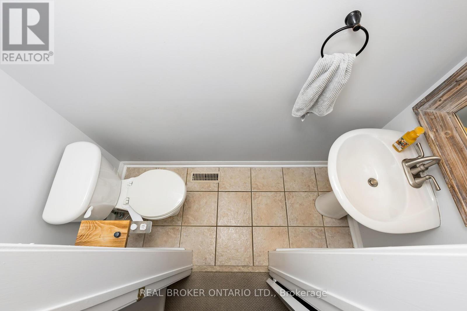 42 - 42 Palomino Trail, Halton Hills (Georgetown), Ontario  L7G 6E9 - Photo 7 - W12987312