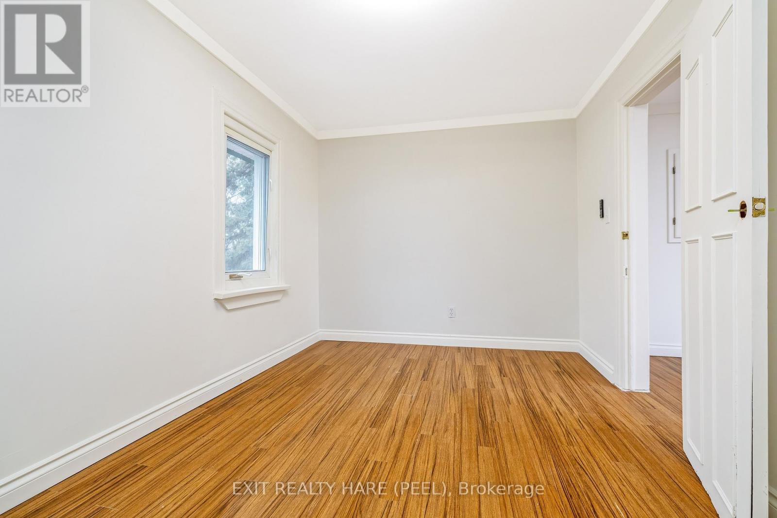 31 Brock Street, Halton Hills (Ac Acton), Ontario  L7J 1N3 - Photo 10 - W12987458