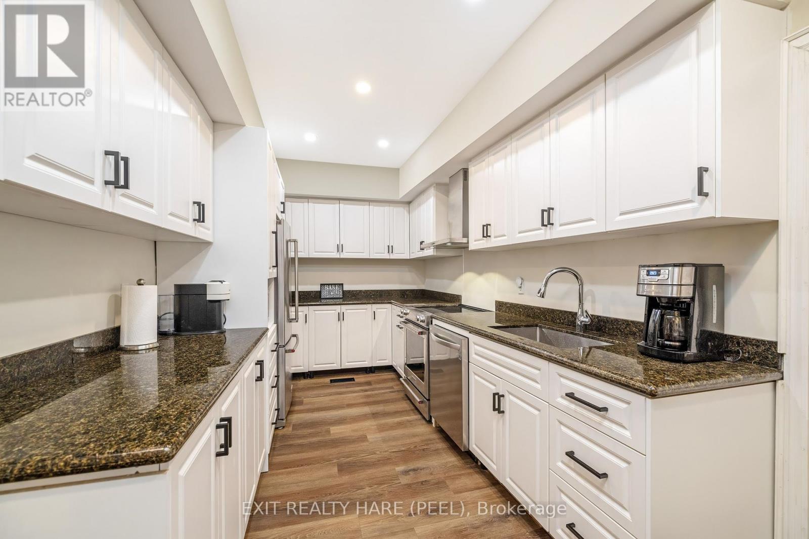 31 Brock Street, Halton Hills (Ac Acton), Ontario  L7J 1N3 - Photo 18 - W12987458