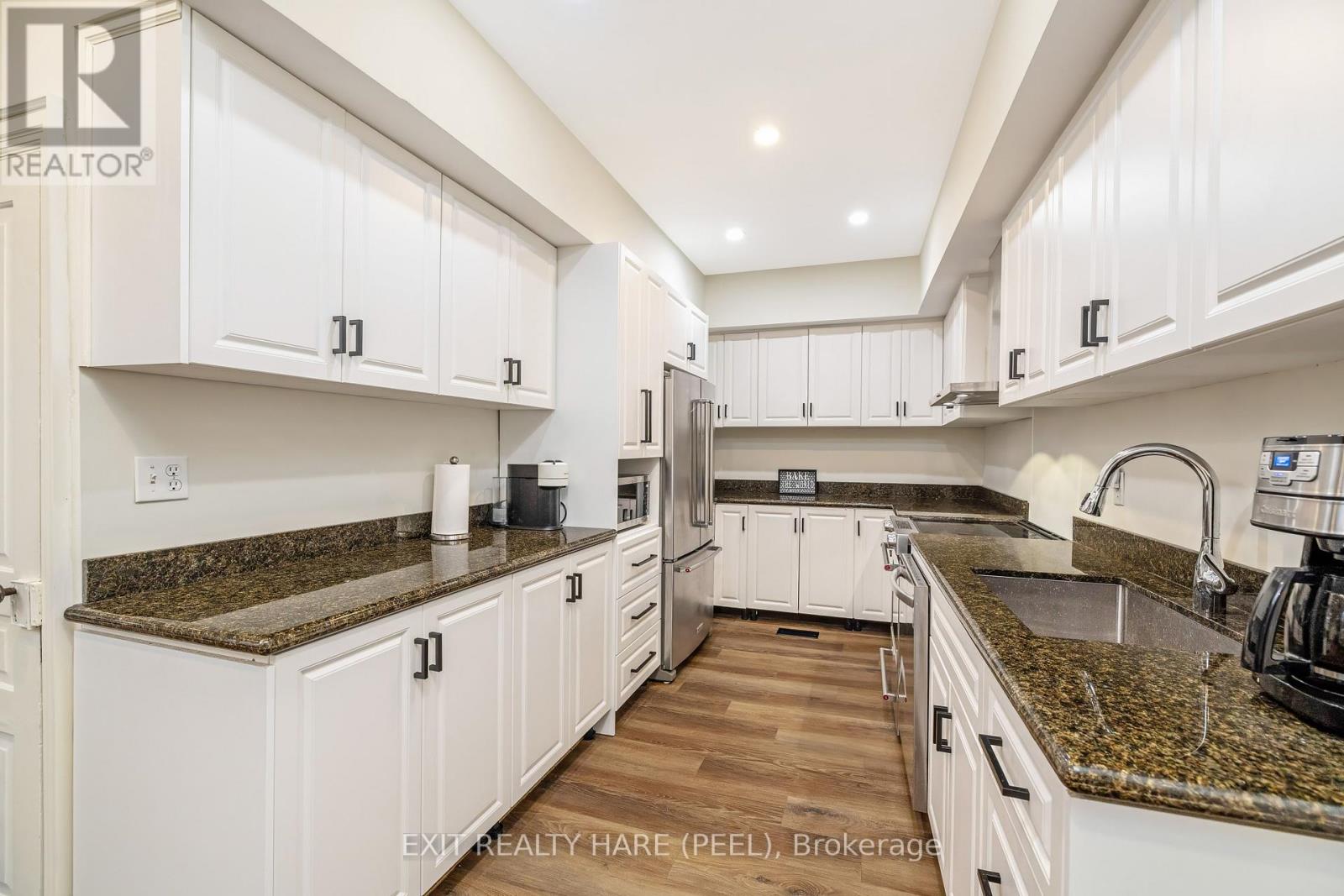 31 Brock Street, Halton Hills (Ac Acton), Ontario  L7J 1N3 - Photo 19 - W12987458