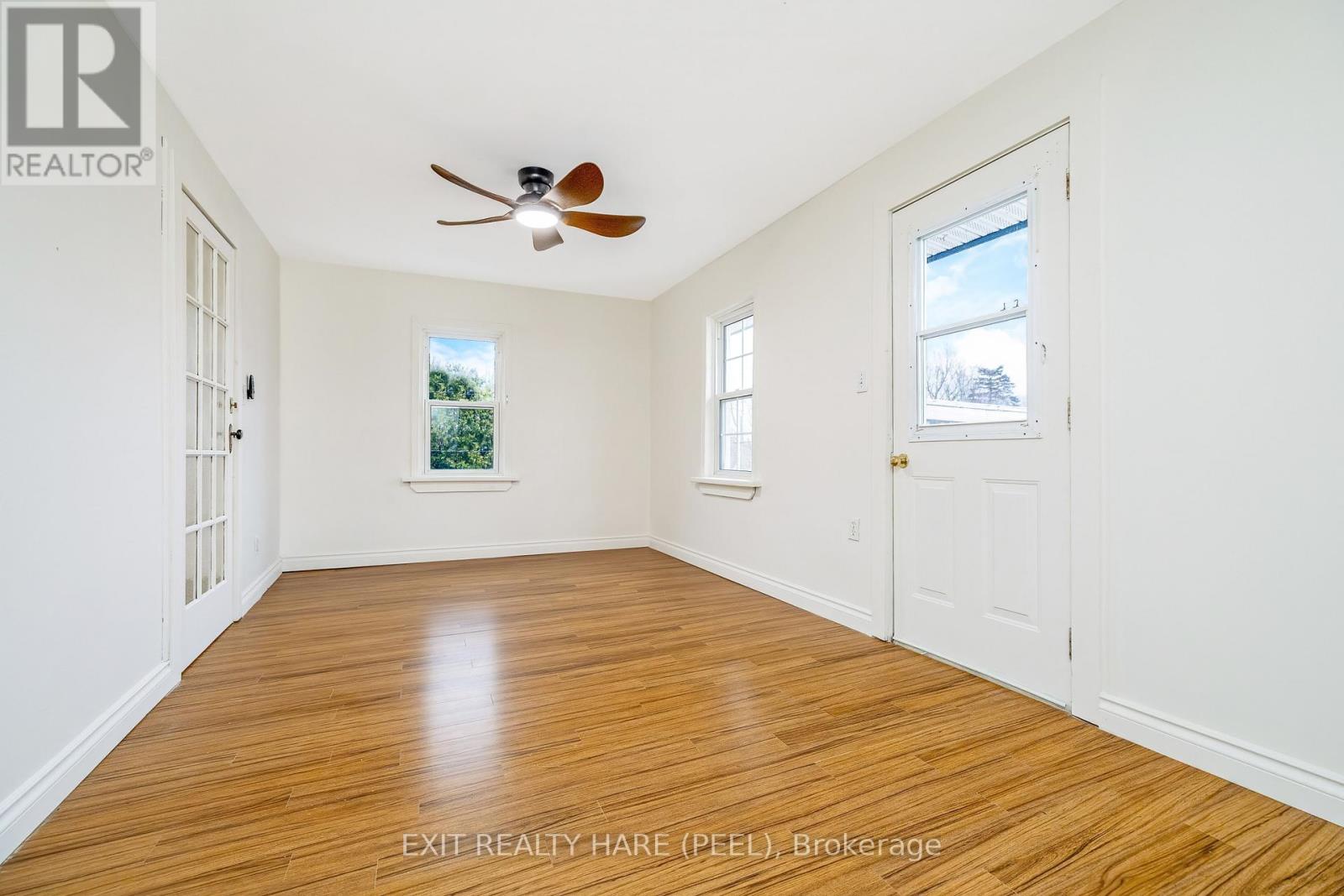 31 Brock Street, Halton Hills (Ac Acton), Ontario  L7J 1N3 - Photo 7 - W12987458