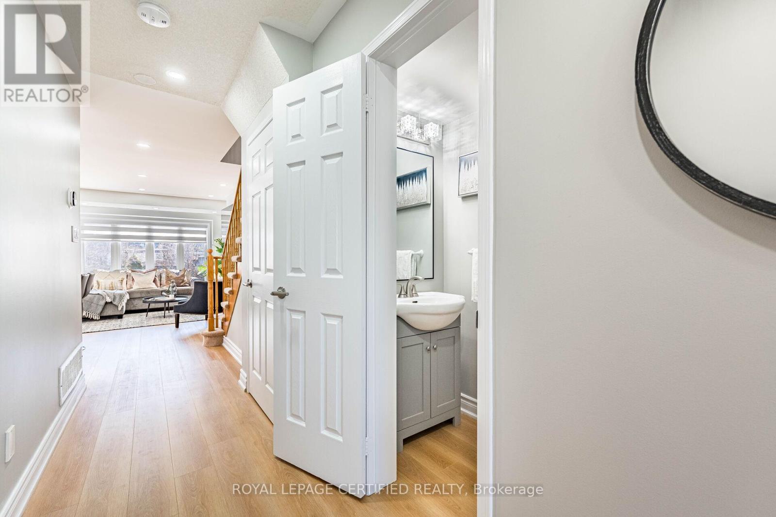 20 Harding Street, Halton Hills (Georgetown), Ontario  L7G 6B1 - Photo 7 - W12988306