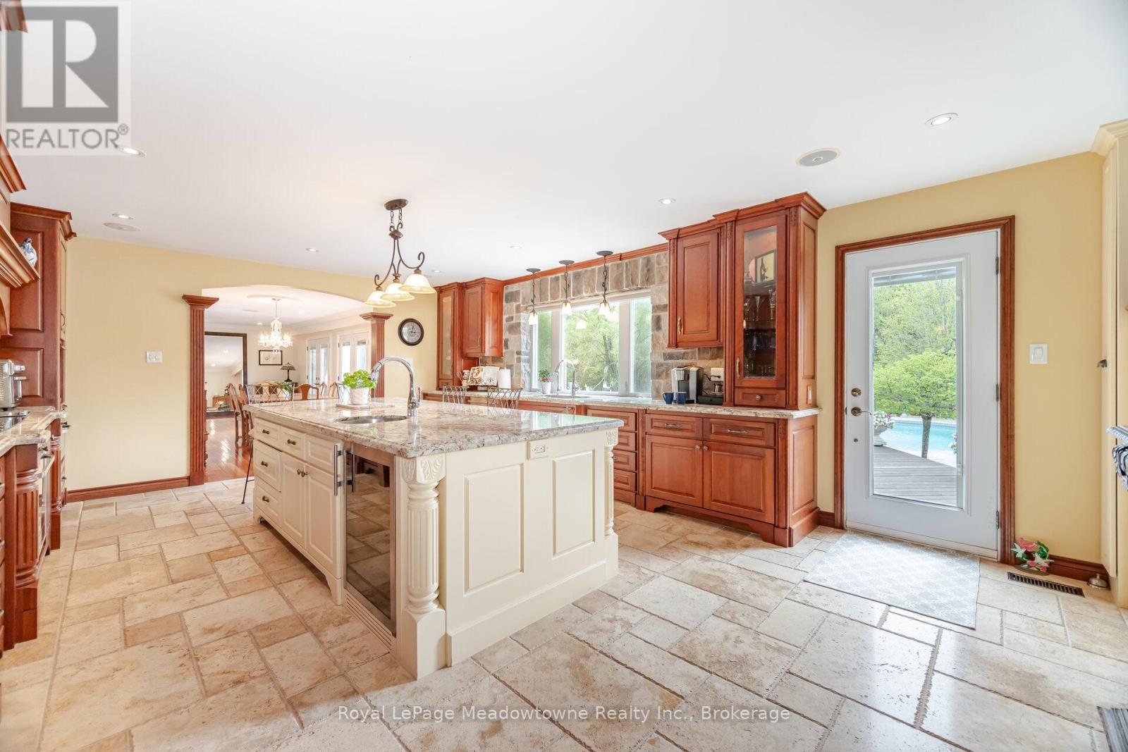 11302 Regional 25 Road, Halton Hills (Ac Acton), Ontario  L7J 2M1 - Photo 8 - W12990024