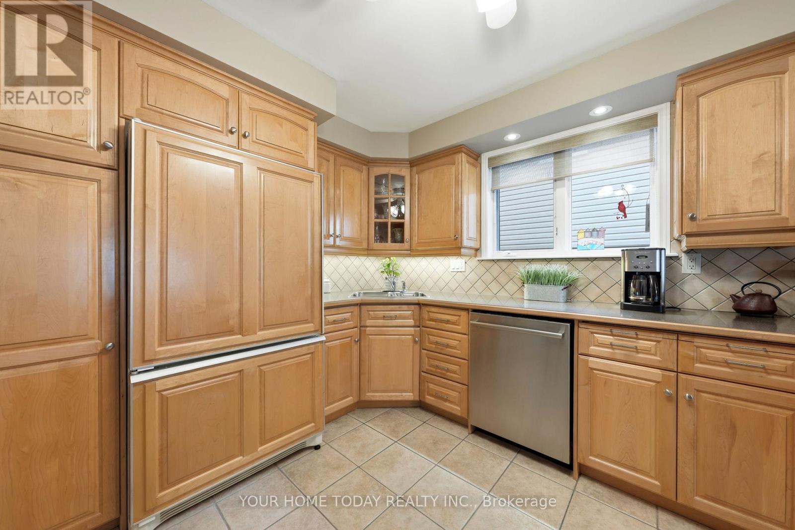 51 Faludon Drive, Halton Hills (Georgetown), Ontario  L7G 1H8 - Photo 12 - W12990074