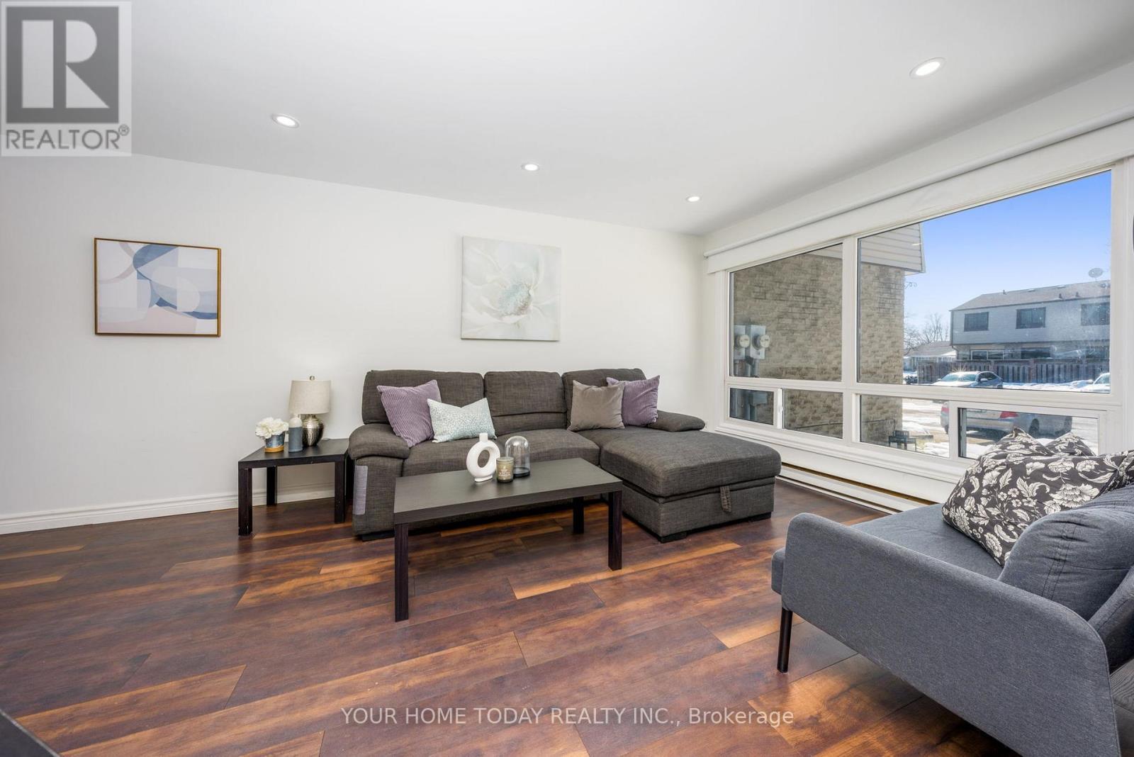 29 - 108 Sinclair Avenue, Halton Hills (Georgetown), Ontario  L7G 1J4 - Photo 5 - W12990520