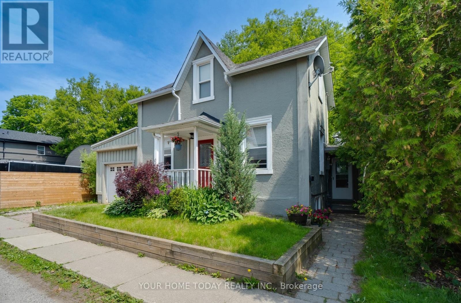 10 Knox Street, Halton Hills (Ac Acton), Ontario  L7J 1C7 - Photo 1 - W12991012