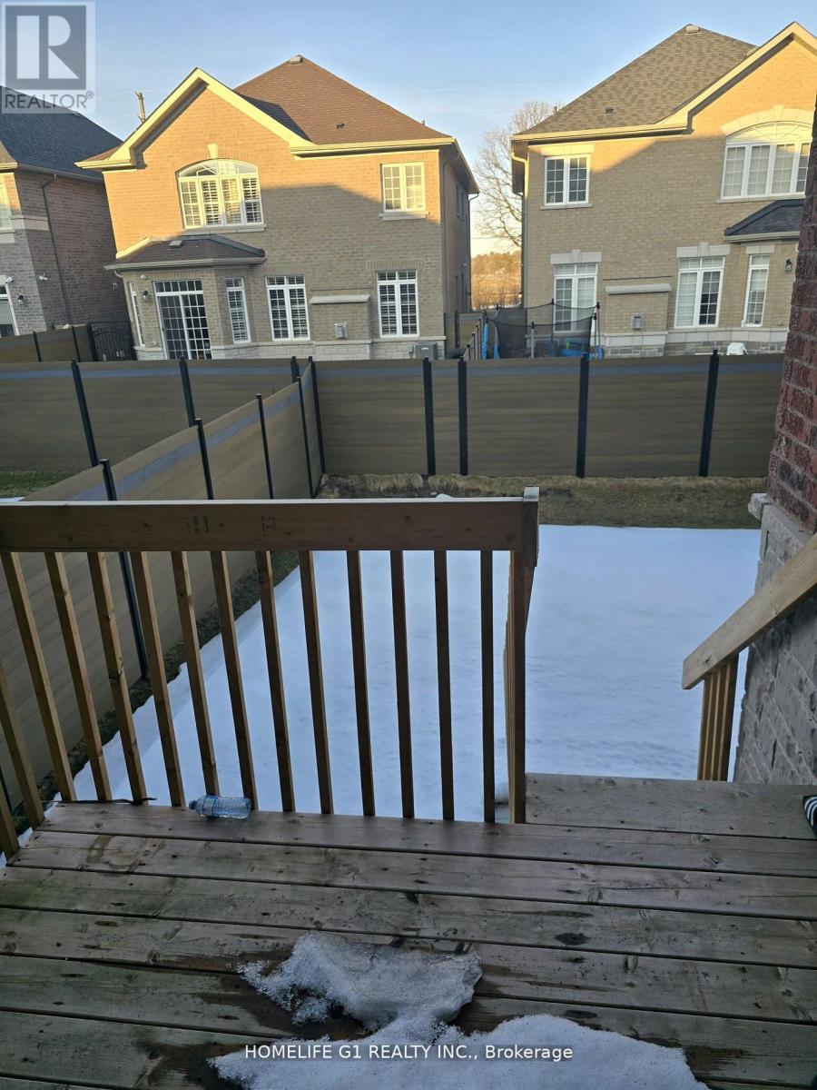 32 Branigan Crescent, Halton Hills (Georgetown), Ontario  L7G 0N1 - Photo 19 - W12993390