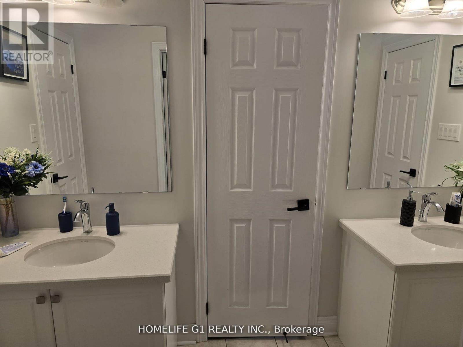 32 Branigan Crescent, Halton Hills (Georgetown), Ontario  L7G 0N1 - Photo 4 - W12993390