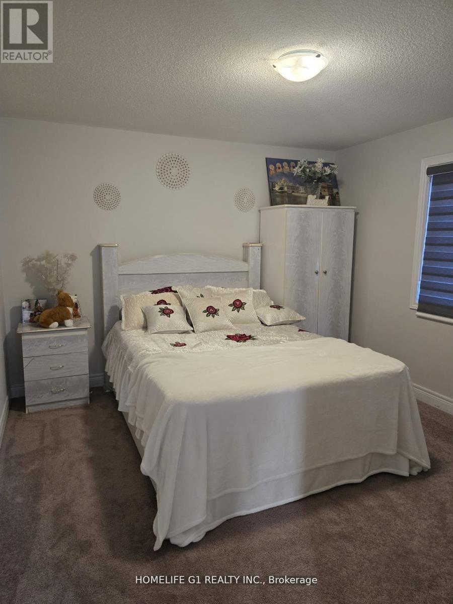 32 Branigan Crescent, Halton Hills (Georgetown), Ontario  L7G 0N1 - Photo 9 - W12993390