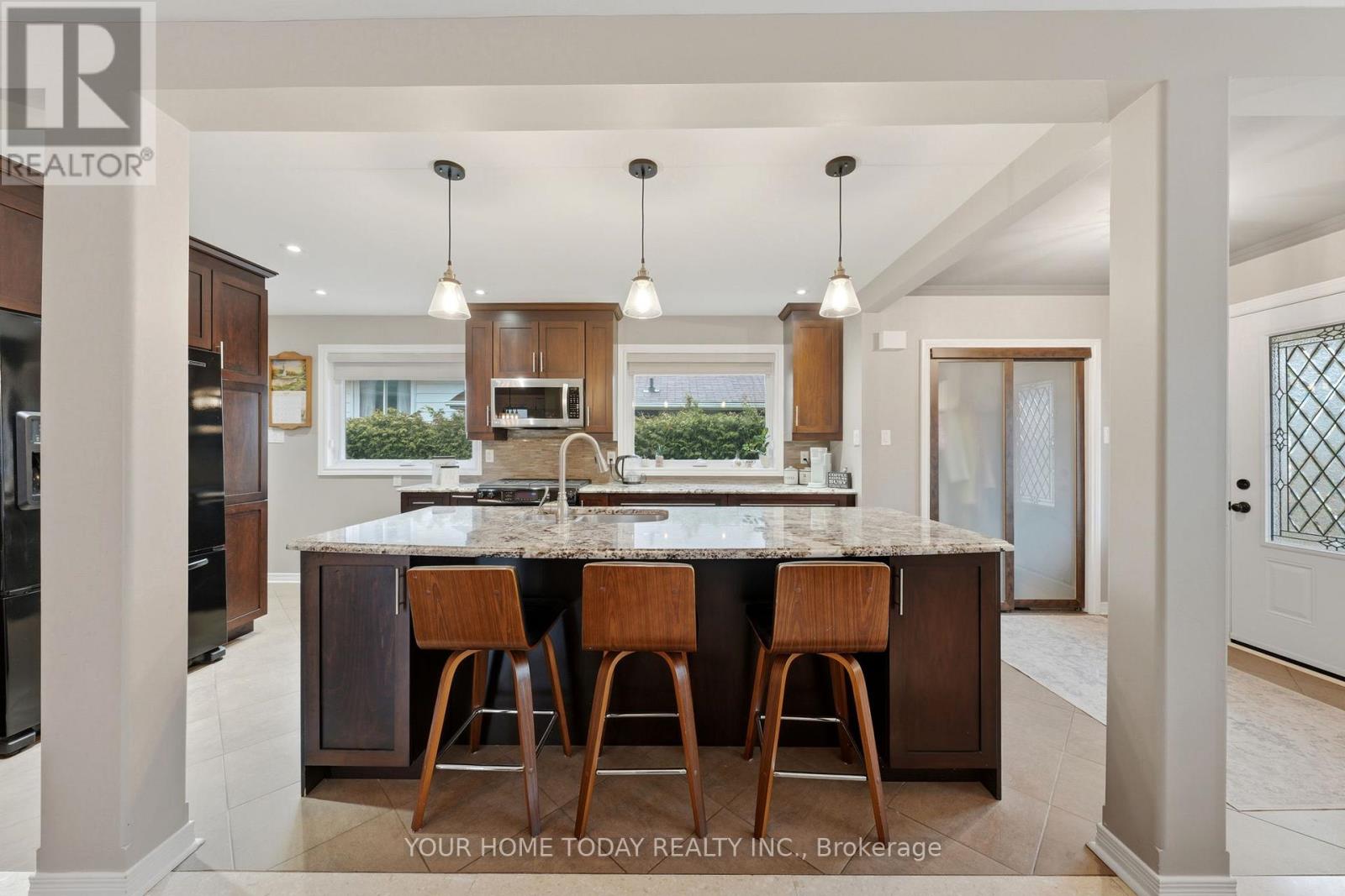 31 Chelvin Drive, Halton Hills (Georgetown), Ontario  L7G 4P8 - Photo 10 - W12996236