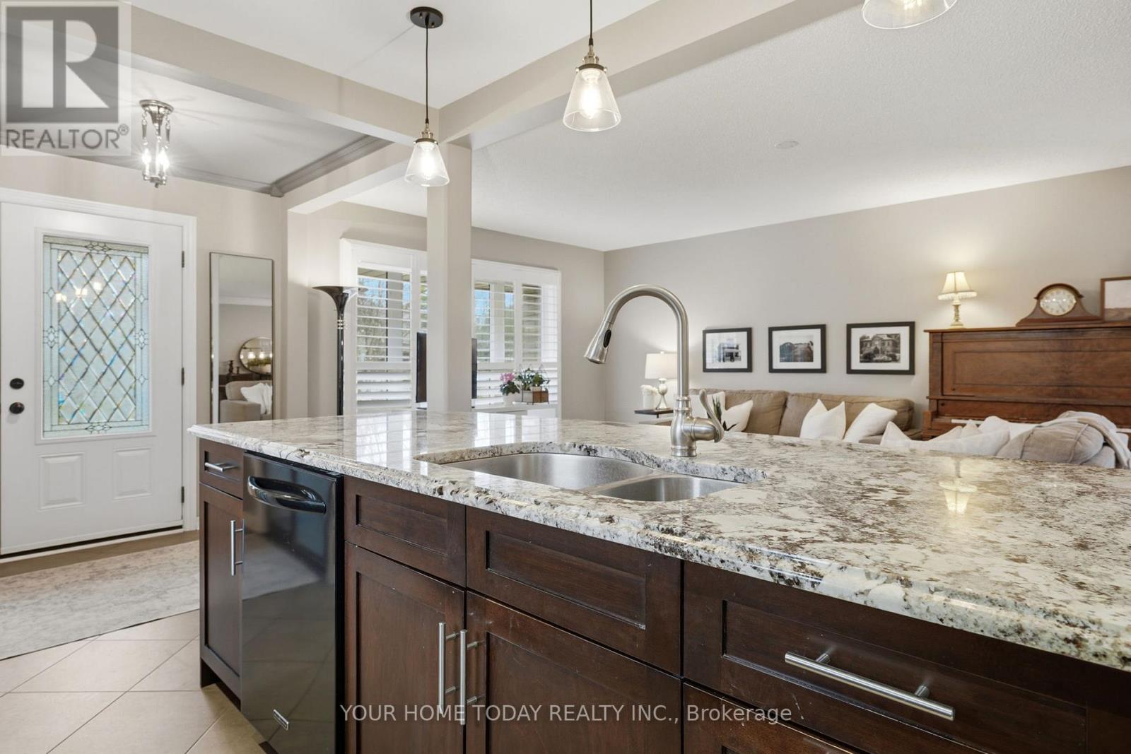 31 Chelvin Drive, Halton Hills (Georgetown), Ontario  L7G 4P8 - Photo 12 - W12996236