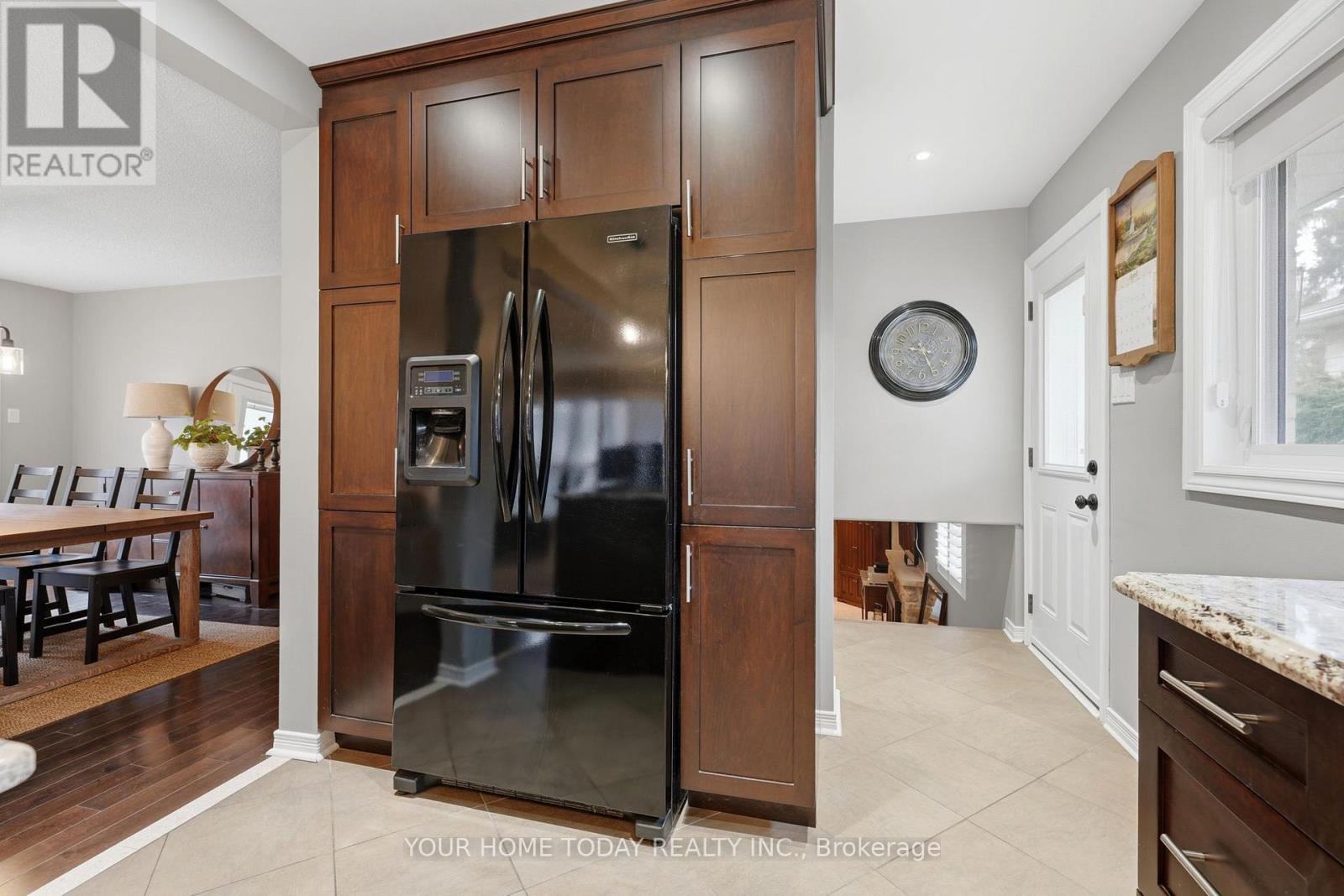 31 Chelvin Drive, Halton Hills (Georgetown), Ontario  L7G 4P8 - Photo 13 - W12996236