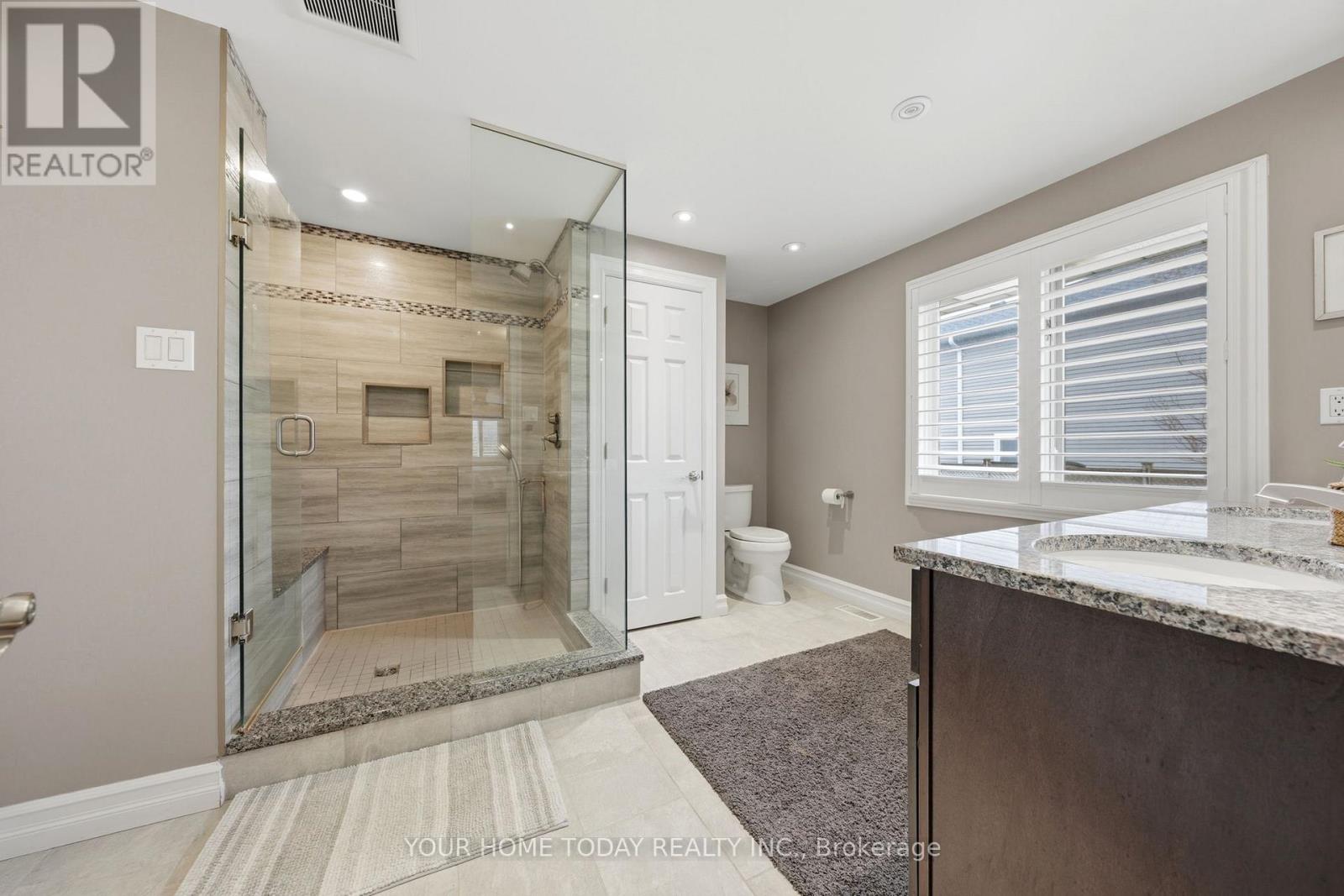 31 Chelvin Drive, Halton Hills (Georgetown), Ontario  L7G 4P8 - Photo 18 - W12996236