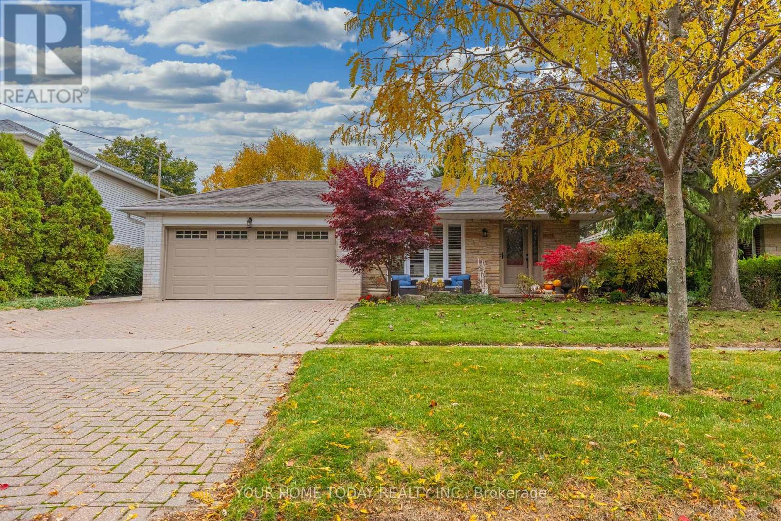 31 Chelvin Drive, Halton Hills (Georgetown), Ontario  L7G 4P8 - Photo 2 - W12996236