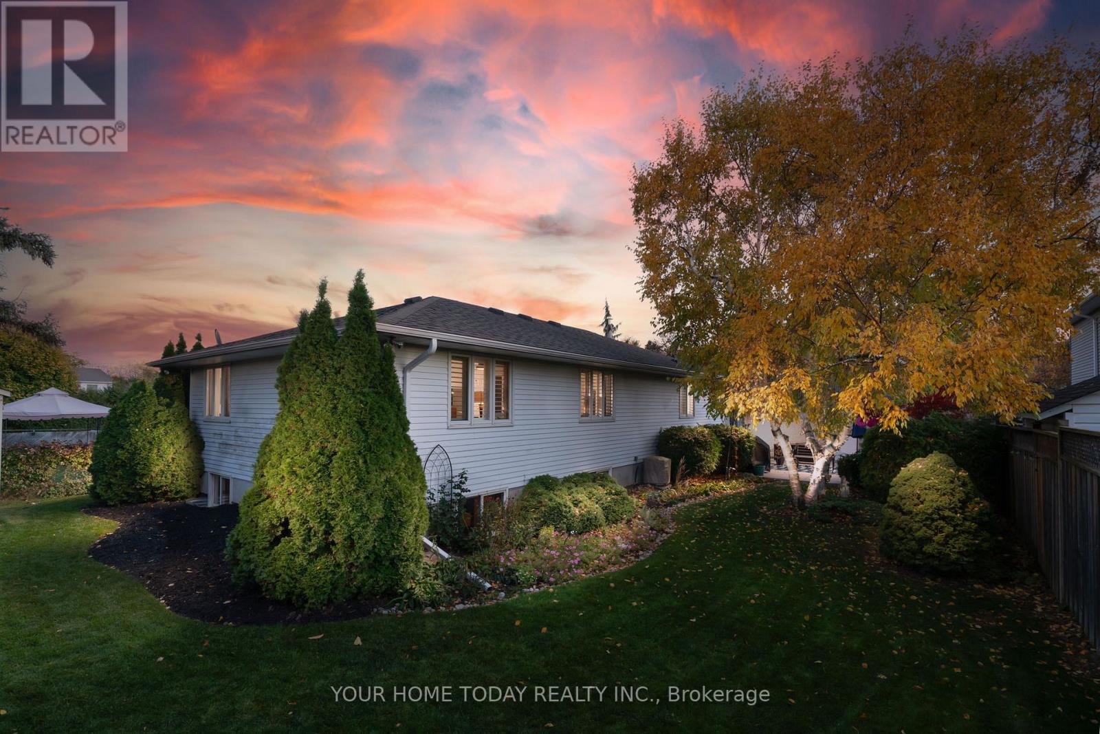 31 Chelvin Drive, Halton Hills (Georgetown), Ontario  L7G 4P8 - Photo 36 - W12996236