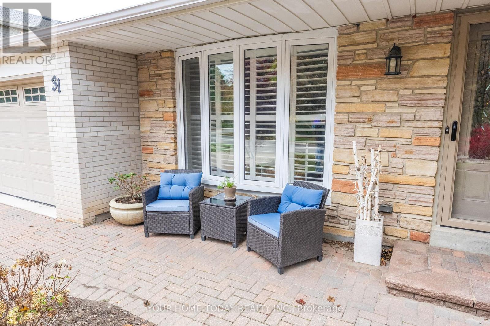 31 Chelvin Drive, Halton Hills (Georgetown), Ontario  L7G 4P8 - Photo 4 - W12996236