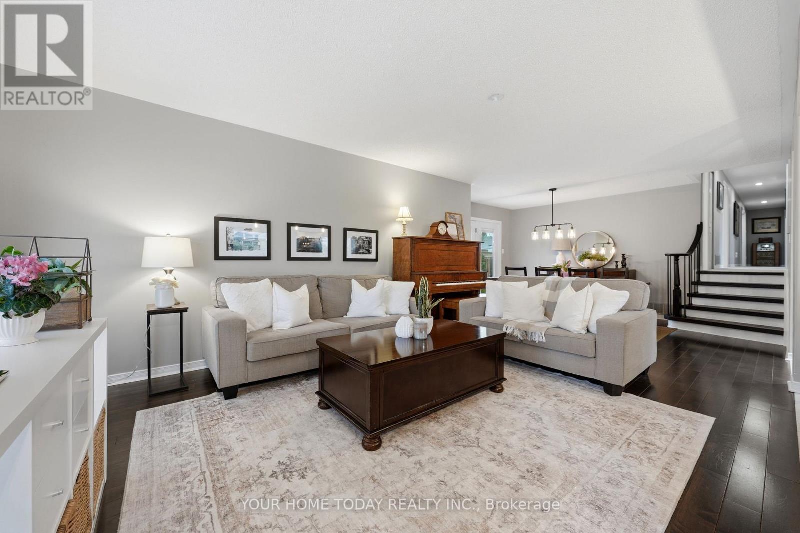 31 Chelvin Drive, Halton Hills (Georgetown), Ontario  L7G 4P8 - Photo 7 - W12996236