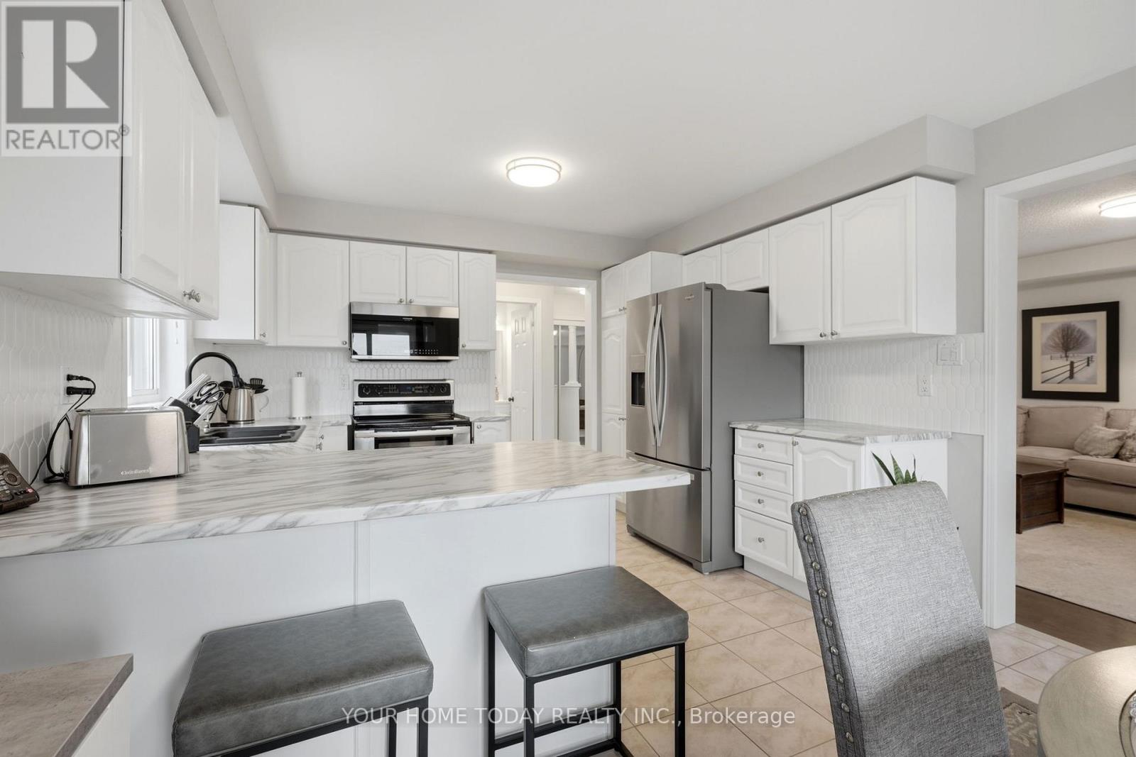 83 Atwood Avenue, Halton Hills (Georgetown), Ontario  L7G 6C5 - Photo 12 - W12996350