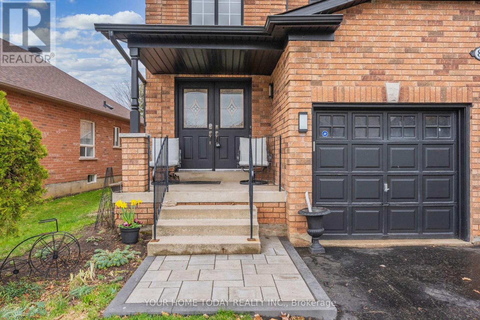 83 Atwood Avenue, Halton Hills (Georgetown), Ontario  L7G 6C5 - Photo 2 - W12996350