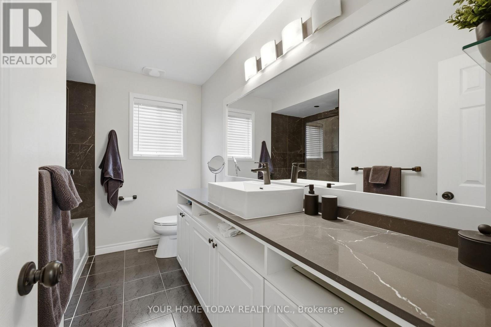 83 Atwood Avenue, Halton Hills (Georgetown), Ontario  L7G 6C5 - Photo 27 - W12996350