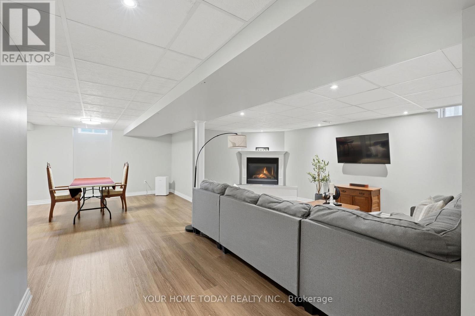 83 Atwood Avenue, Halton Hills (Georgetown), Ontario  L7G 6C5 - Photo 34 - W12996350