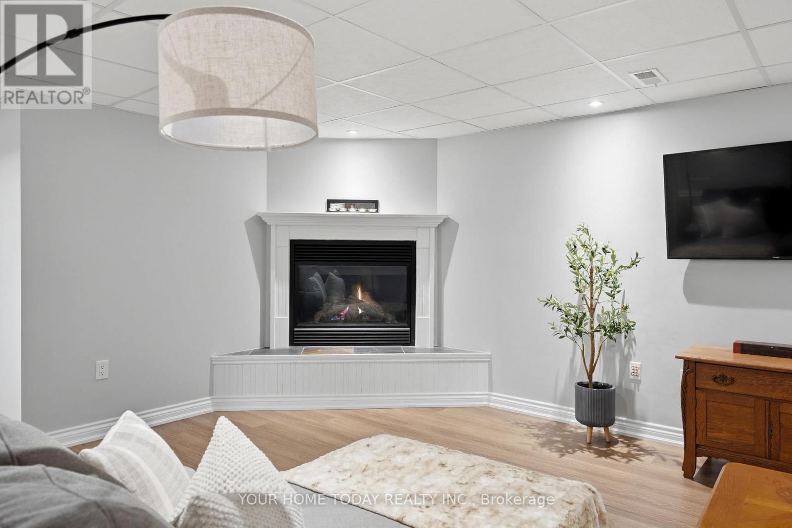 83 Atwood Avenue, Halton Hills (Georgetown), Ontario  L7G 6C5 - Photo 38 - W12996350