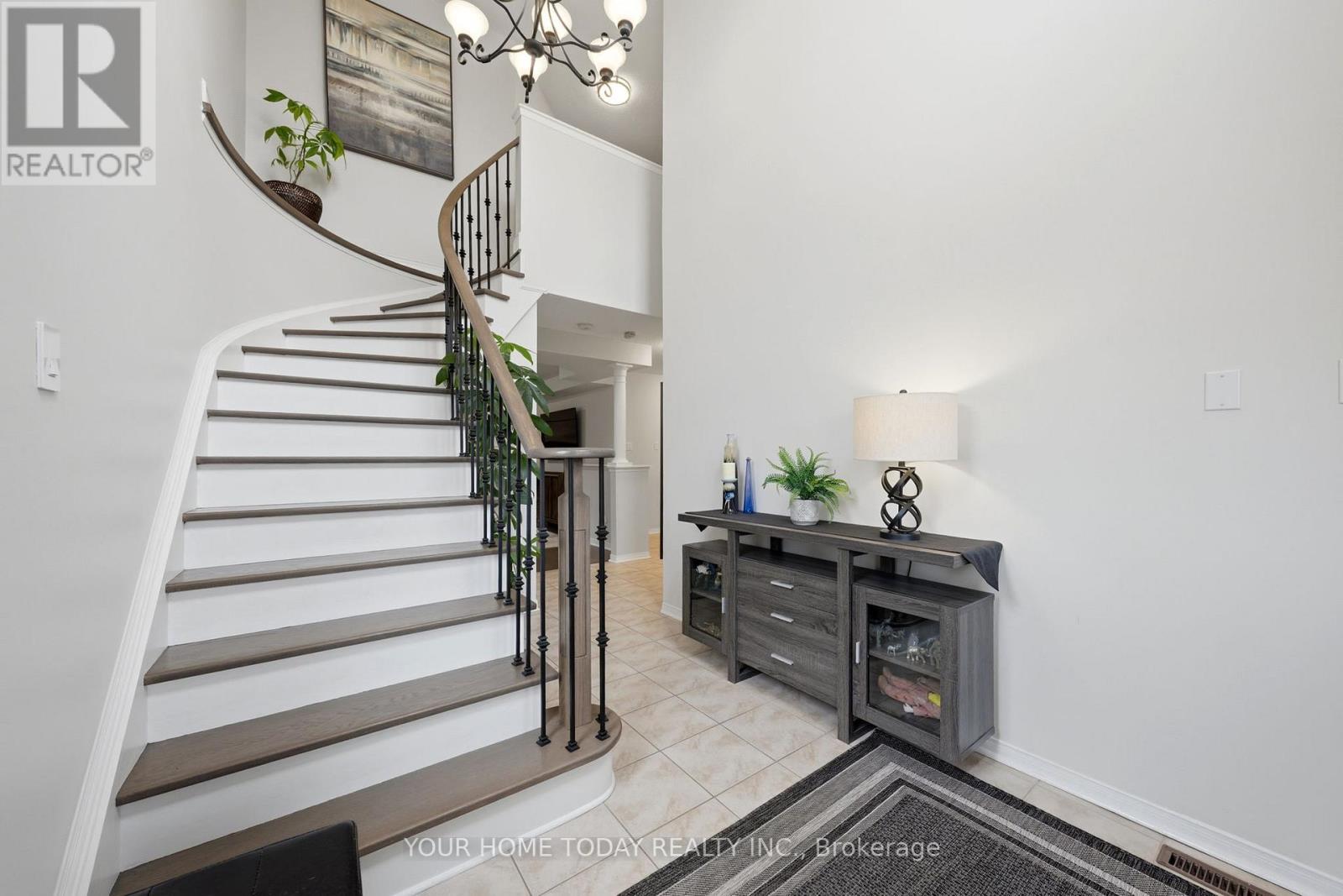 83 Atwood Avenue, Halton Hills (Georgetown), Ontario  L7G 6C5 - Photo 4 - W12996350