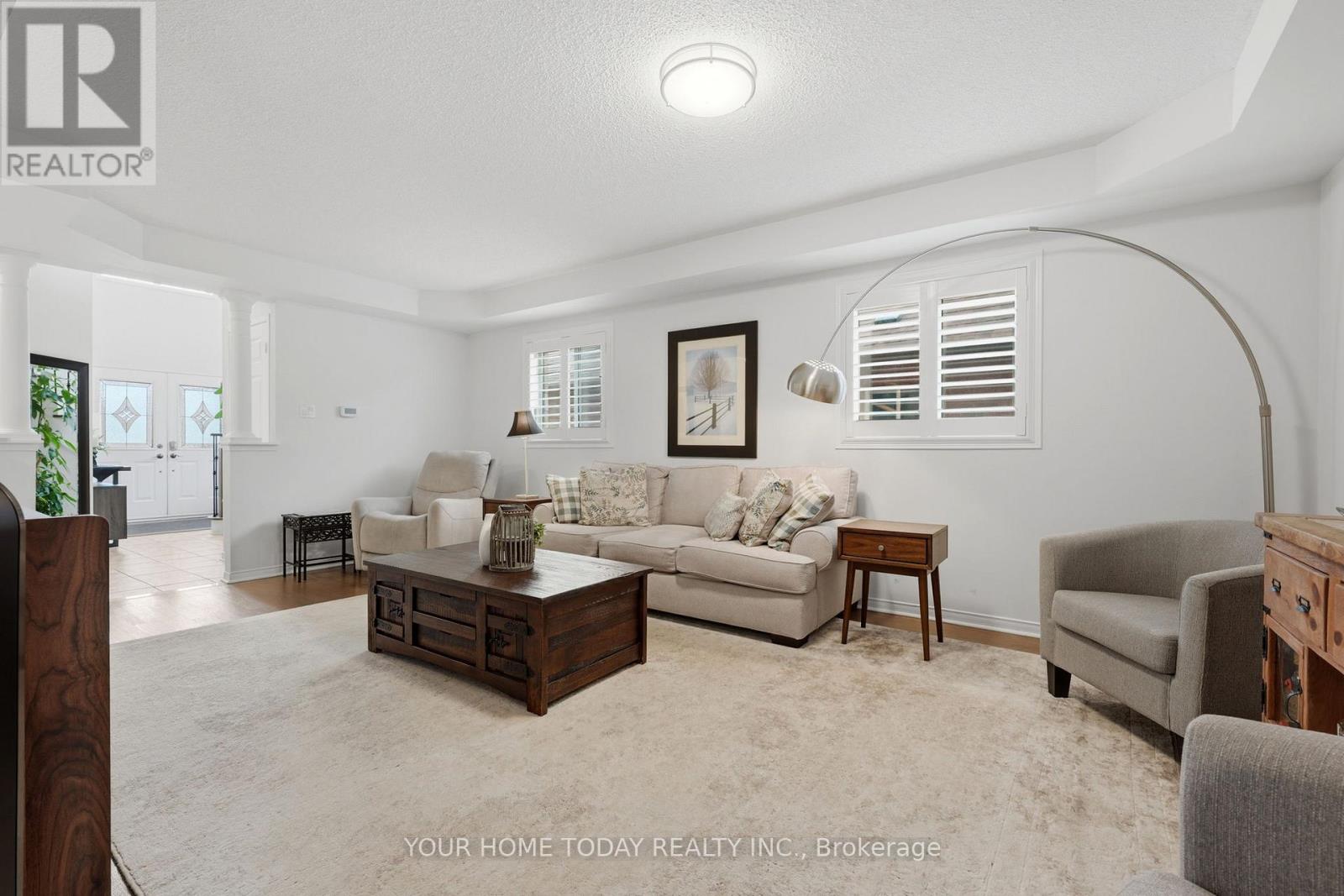 83 Atwood Avenue, Halton Hills (Georgetown), Ontario  L7G 6C5 - Photo 5 - W12996350