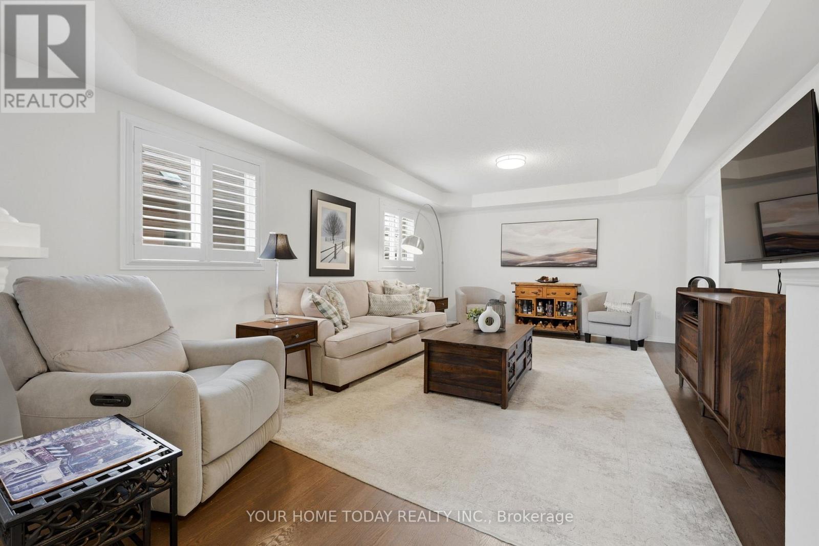 83 Atwood Avenue, Halton Hills (Georgetown), Ontario  L7G 6C5 - Photo 6 - W12996350