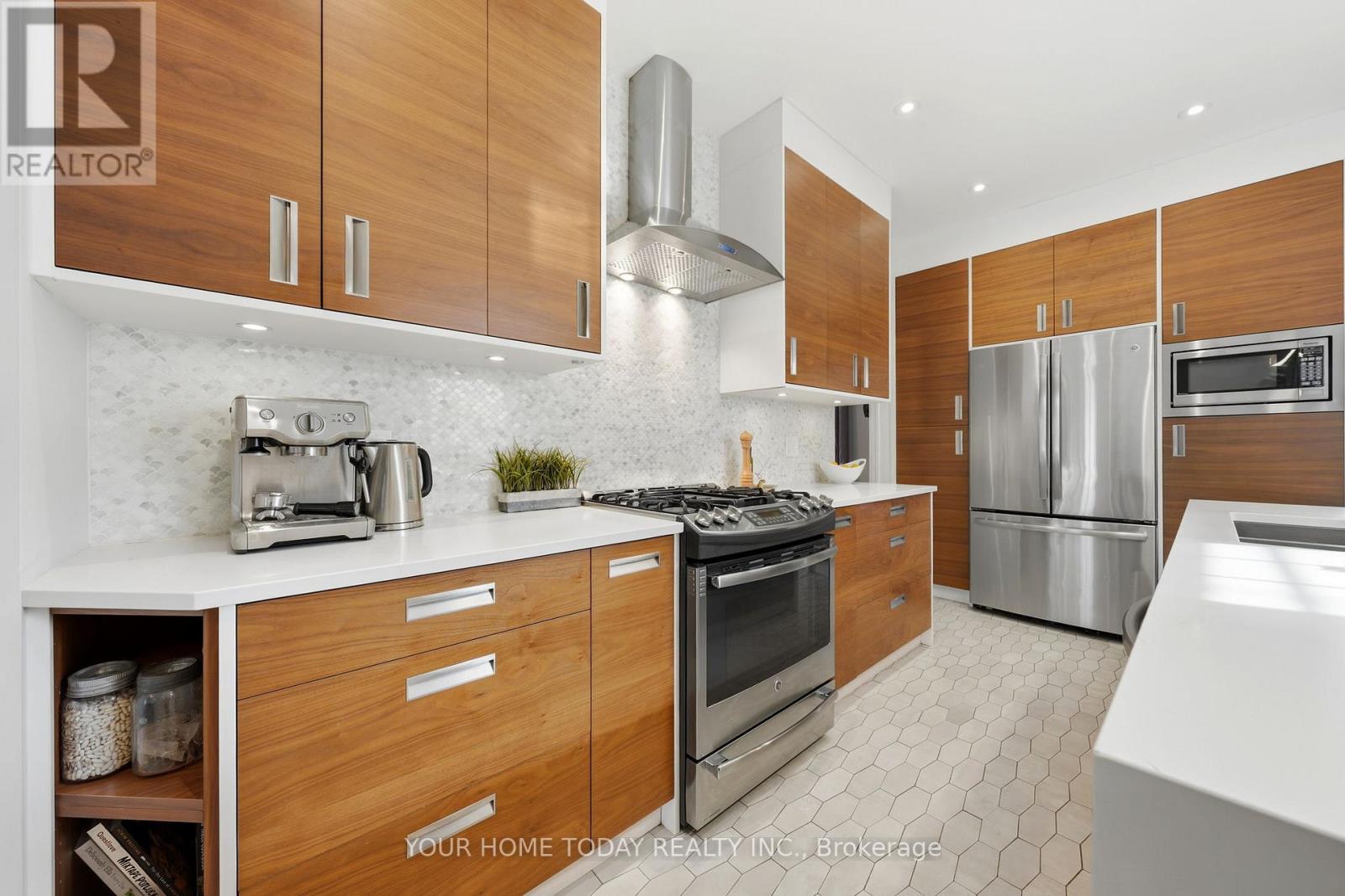 17 Park Avenue, Halton Hills (Ac Acton), Ontario  L7J 1Y3 - Photo 11 - W12997112