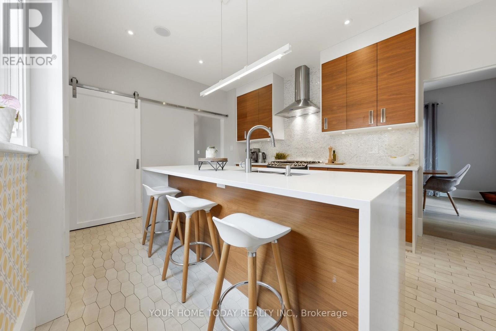 17 Park Avenue, Halton Hills (Ac Acton), Ontario  L7J 1Y3 - Photo 13 - W12997112