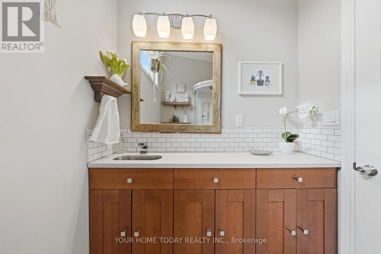 17 Park Avenue, Halton Hills (Ac Acton), Ontario  L7J 1Y3 - Photo 16 - W12997112