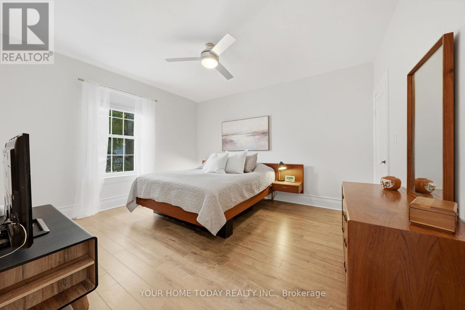 17 Park Avenue, Halton Hills (Ac Acton), Ontario  L7J 1Y3 - Photo 19 - W12997112