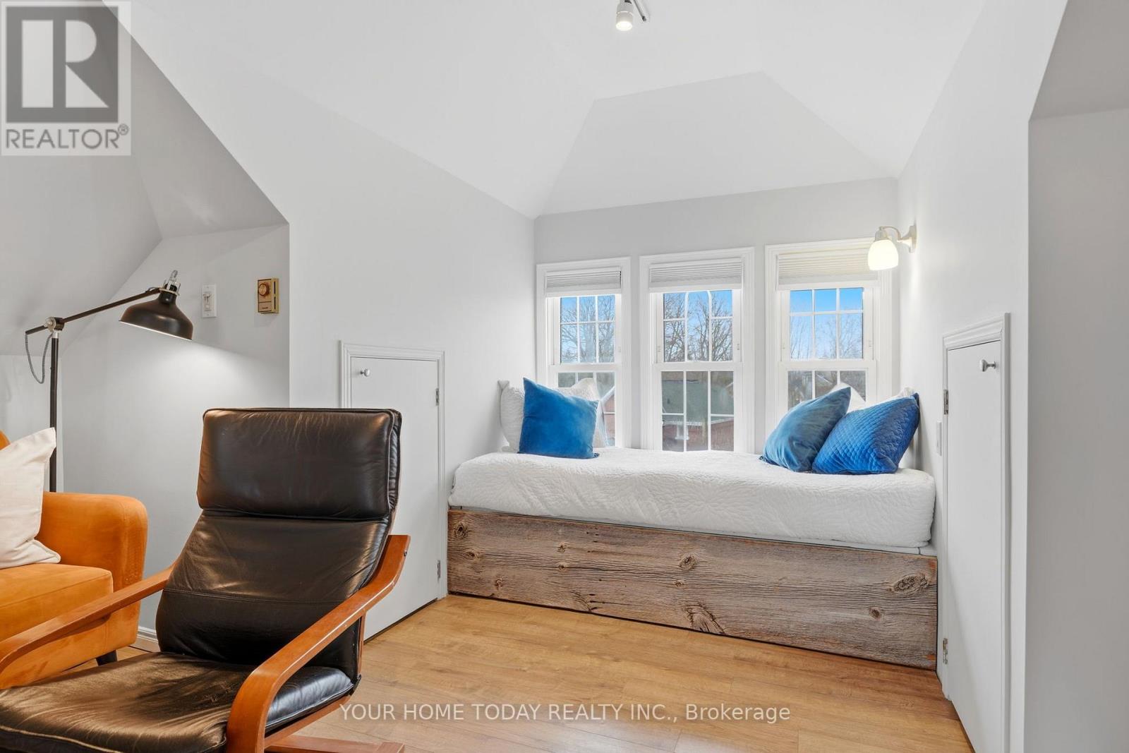 17 Park Avenue, Halton Hills (Ac Acton), Ontario  L7J 1Y3 - Photo 20 - W12997112