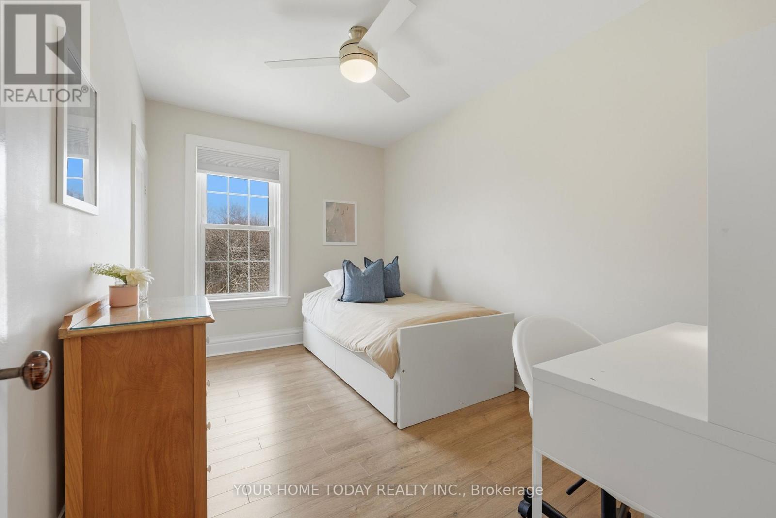 17 Park Avenue, Halton Hills (Ac Acton), Ontario  L7J 1Y3 - Photo 22 - W12997112