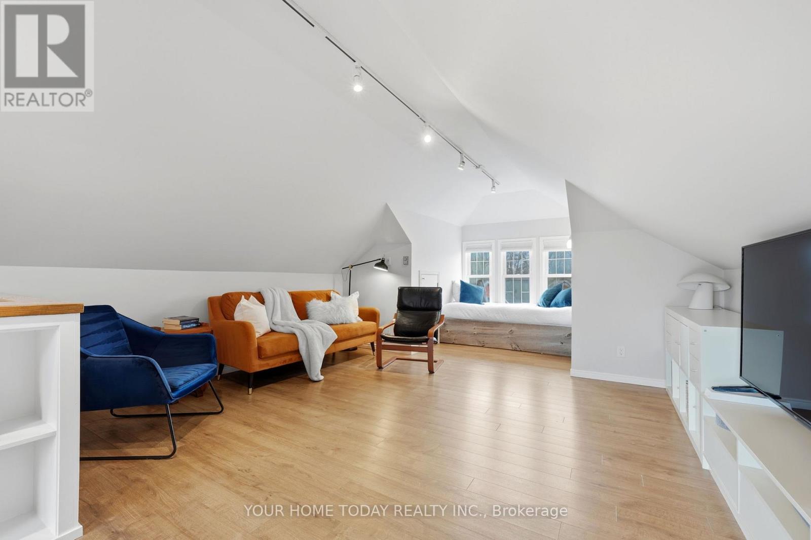 17 Park Avenue, Halton Hills (Ac Acton), Ontario  L7J 1Y3 - Photo 27 - W12997112