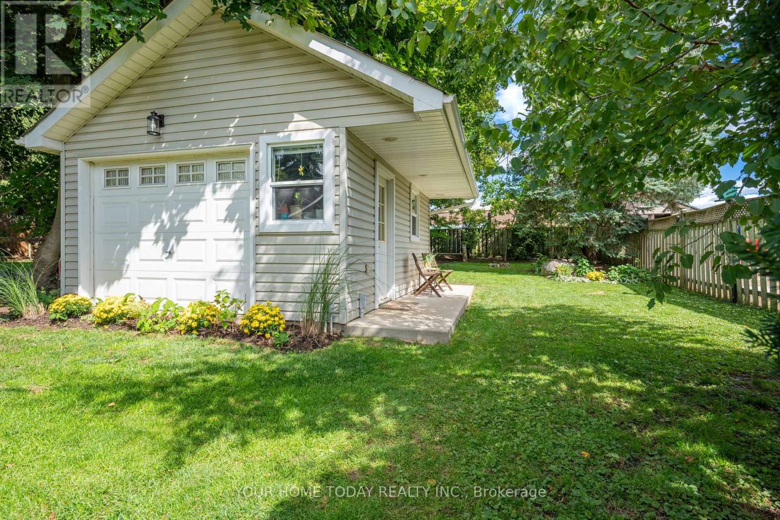 17 Park Avenue, Halton Hills (Ac Acton), Ontario  L7J 1Y3 - Photo 29 - W12997112