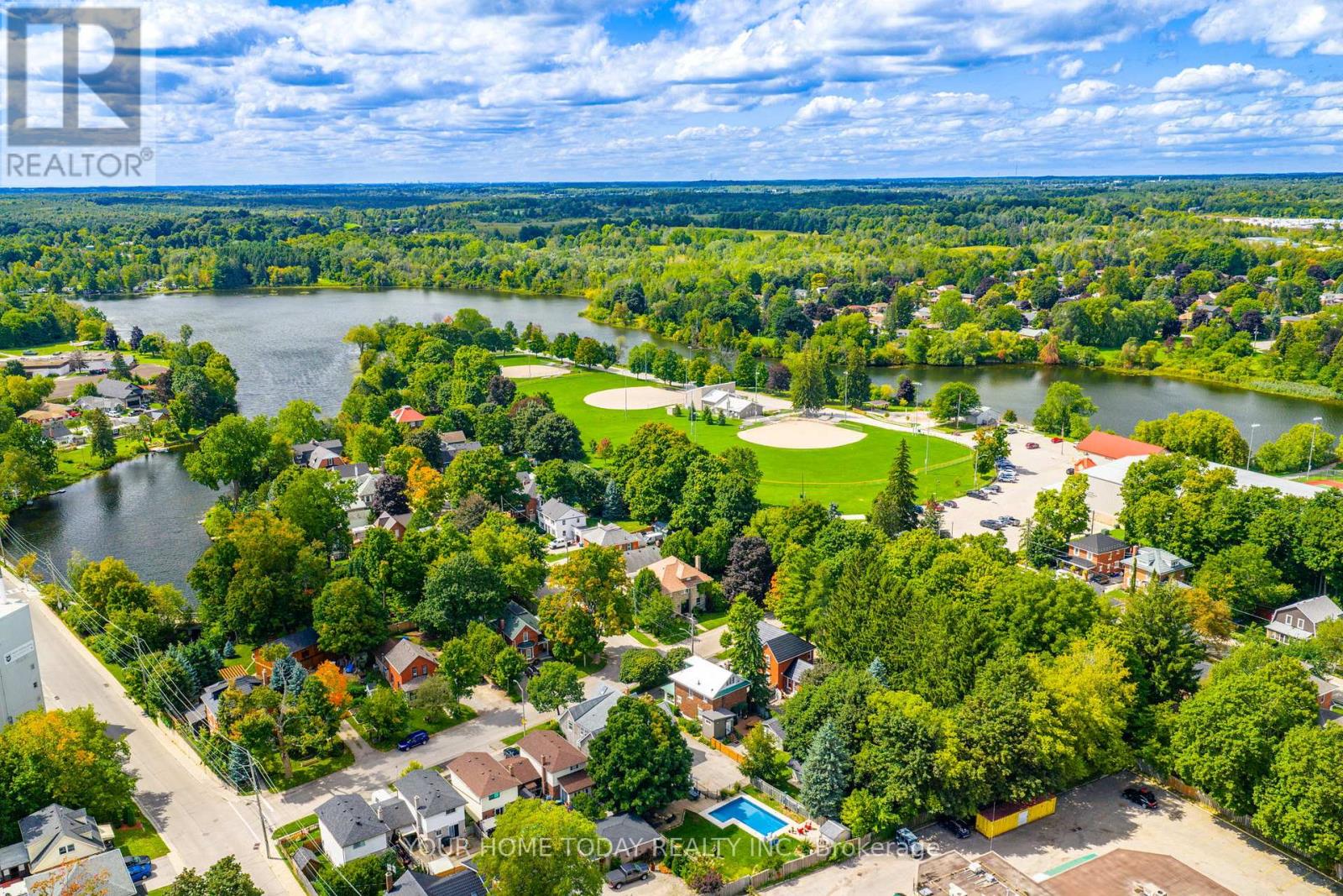 17 Park Avenue, Halton Hills (Ac Acton), Ontario  L7J 1Y3 - Photo 3 - W12997112