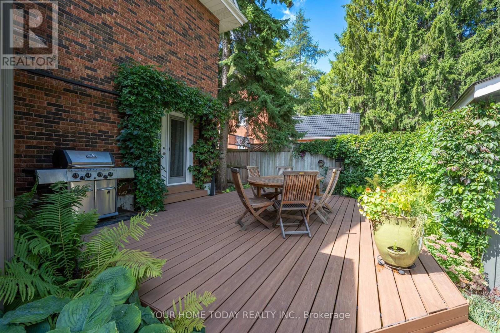 17 Park Avenue, Halton Hills (Ac Acton), Ontario  L7J 1Y3 - Photo 32 - W12997112