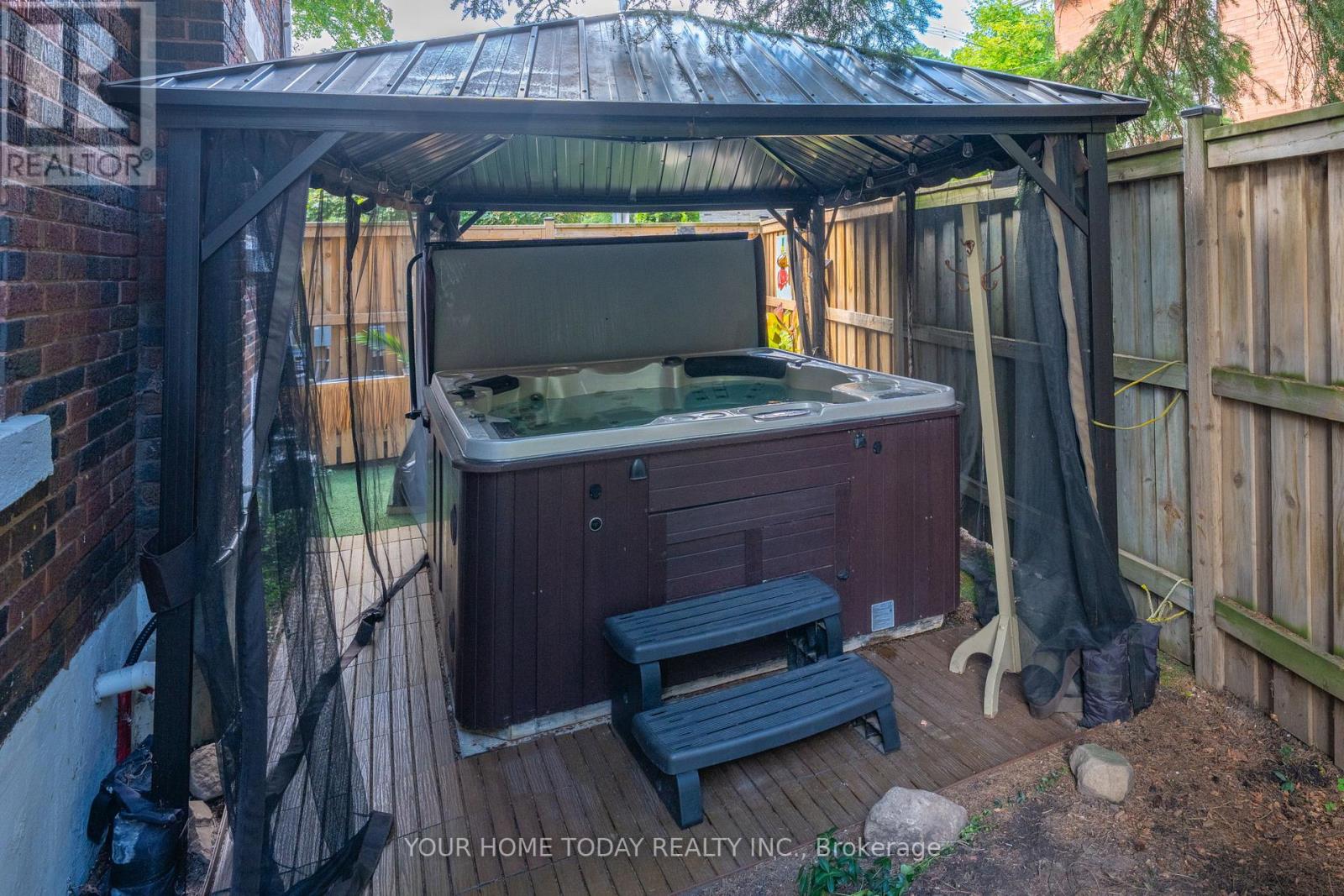 17 Park Avenue, Halton Hills (Ac Acton), Ontario  L7J 1Y3 - Photo 36 - W12997112