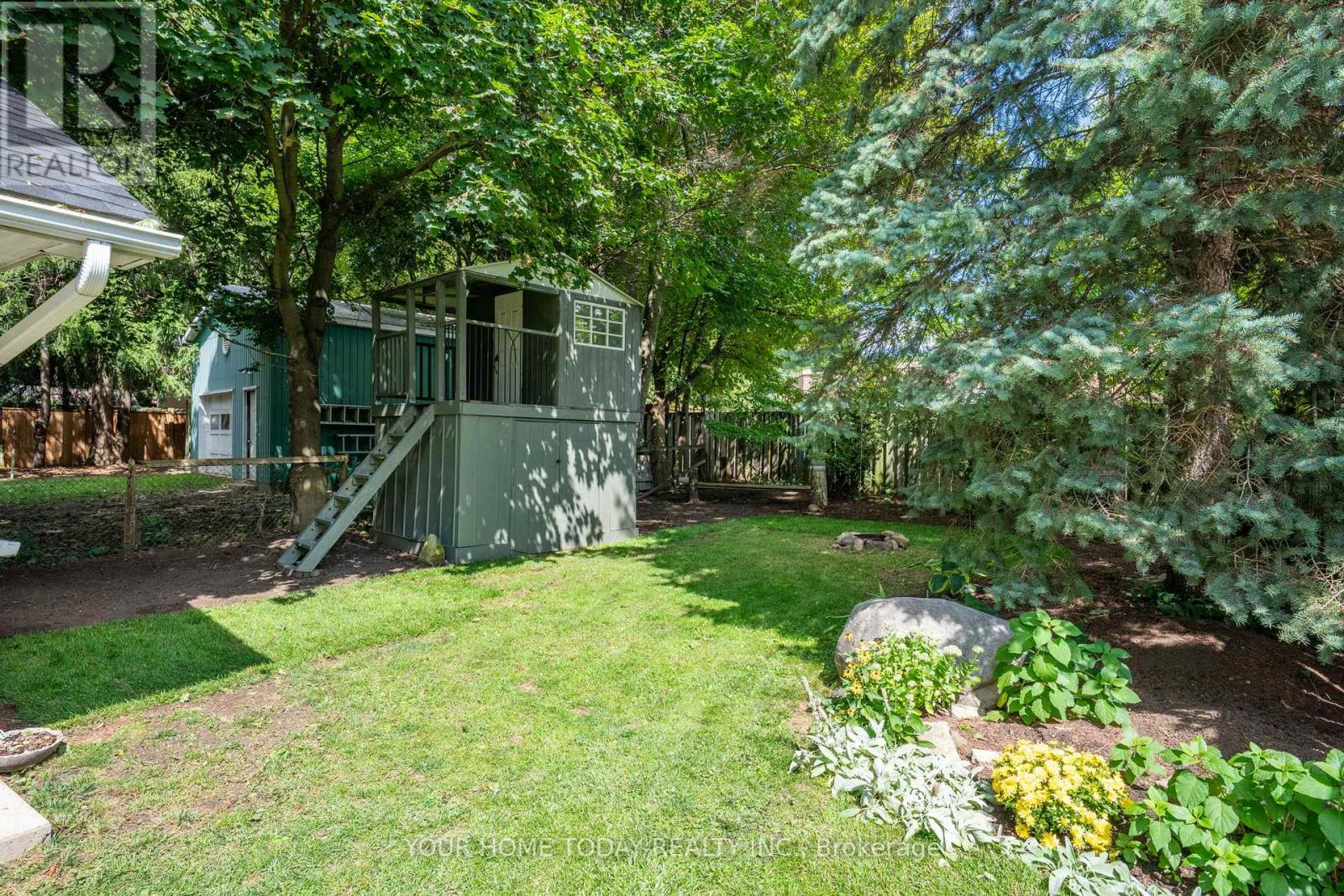 17 Park Avenue, Halton Hills (Ac Acton), Ontario  L7J 1Y3 - Photo 37 - W12997112