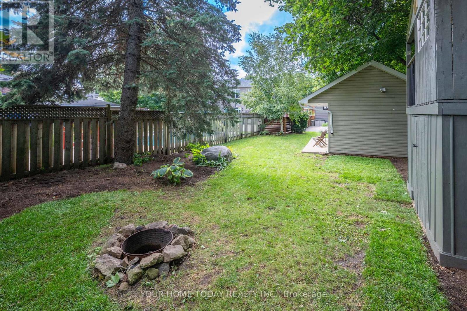 17 Park Avenue, Halton Hills (Ac Acton), Ontario  L7J 1Y3 - Photo 40 - W12997112