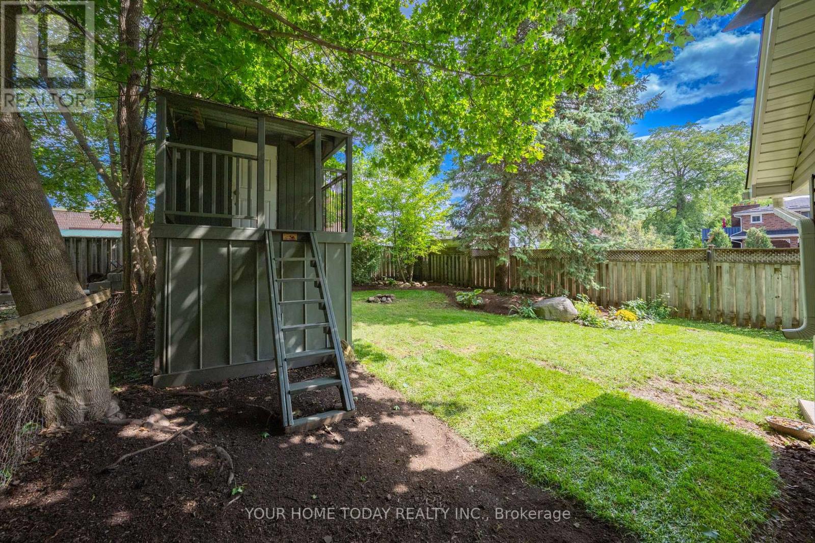 17 Park Avenue, Halton Hills (Ac Acton), Ontario  L7J 1Y3 - Photo 41 - W12997112