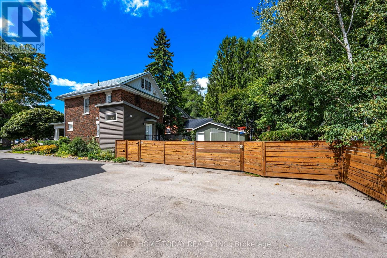 17 Park Avenue, Halton Hills (Ac Acton), Ontario  L7J 1Y3 - Photo 43 - W12997112