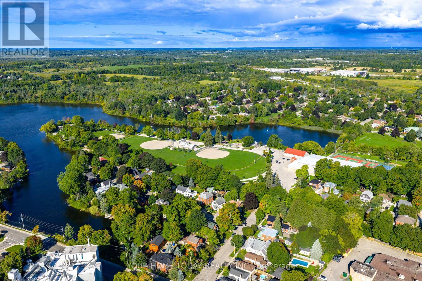 17 Park Avenue, Halton Hills (Ac Acton), Ontario  L7J 1Y3 - Photo 46 - W12997112