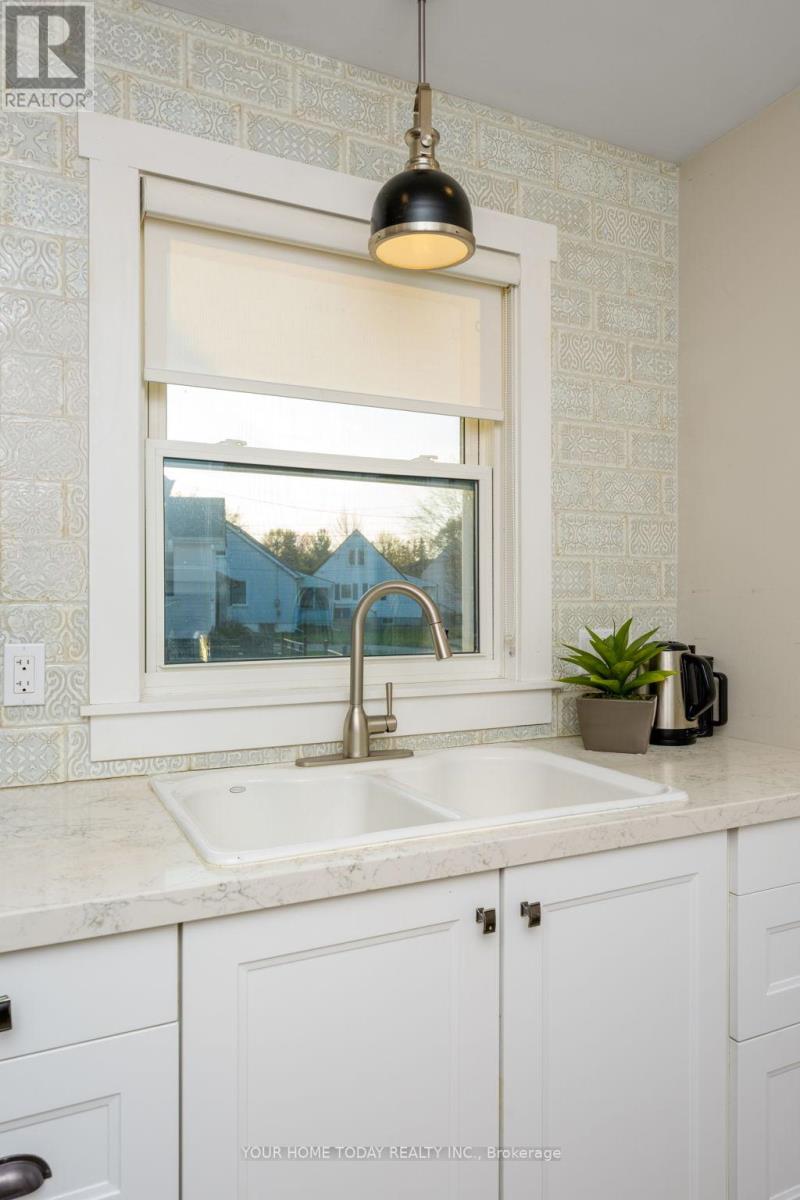 29 Normandy Boulevard, Halton Hills (Georgetown), Ontario  L7G 1V9 - Photo 5 - W12997620