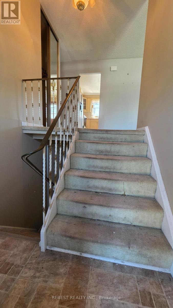 98 Cobblehill Road, Halton Hills (Ac Acton), Ontario  L7J 1P3 - Photo 5 - W13003330