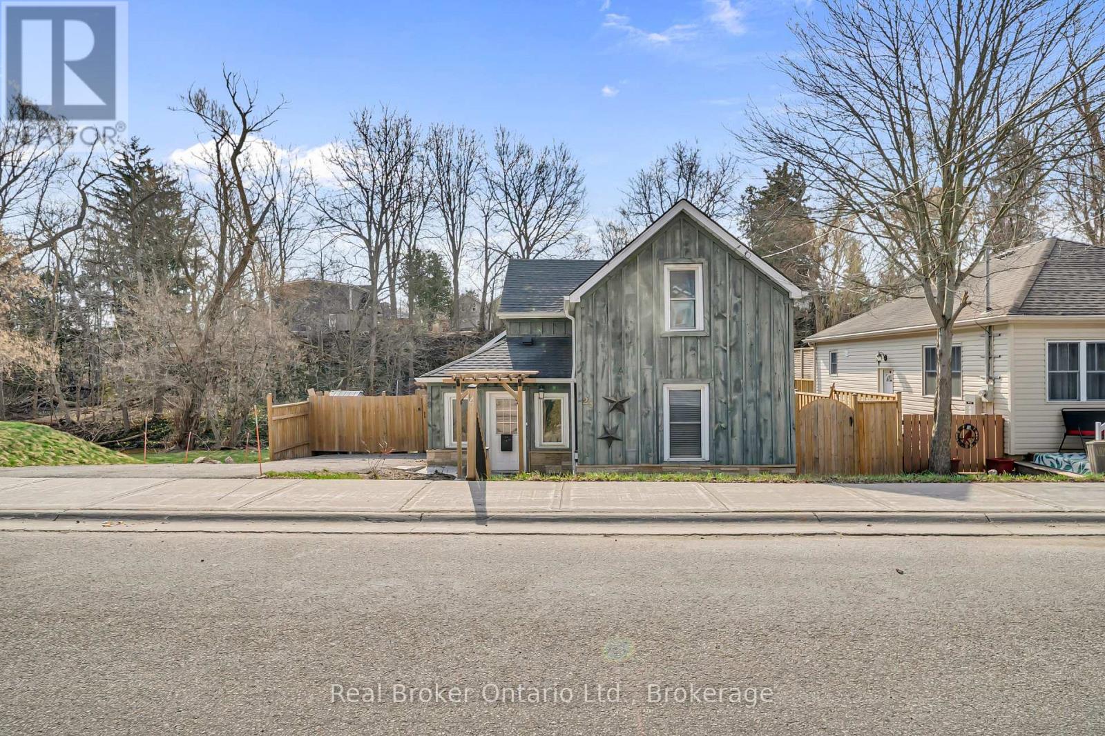 28 Church Street W, Halton Hills (Ac Acton), Ontario  L7J 1K2 - Photo 4 - W13003994